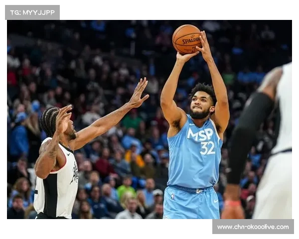 多恩2015年效力芝加哥天空时获MVP,场均23.4分8.4篮板 多恩2015年效力芝加哥天空时获MVP,场均23.4分8.4篮板