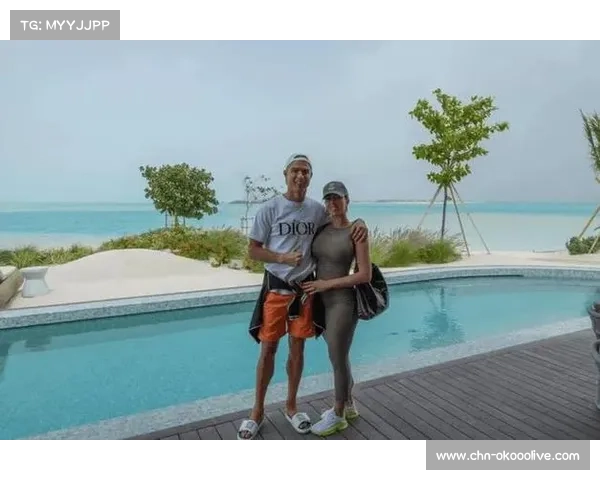 C罗与未婚妻白宫赴宴,称愿履行激励新一代职责 C罗与未婚妻白宫赴宴,称愿履行激励新一代职责